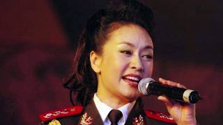 彭丽媛 Peng Liyuan《阿里山的姑娘》First Lady sings quotMaiden of Alishanquot w English lyrics [upl. by Ettennek976]